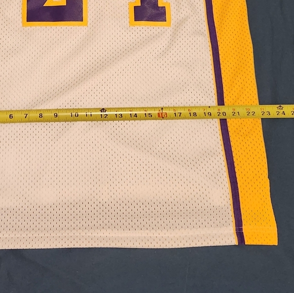 Kobe Bryant Adidas Lakers Adidas NBA Jersey - Size Medium - Picture 7 of 7